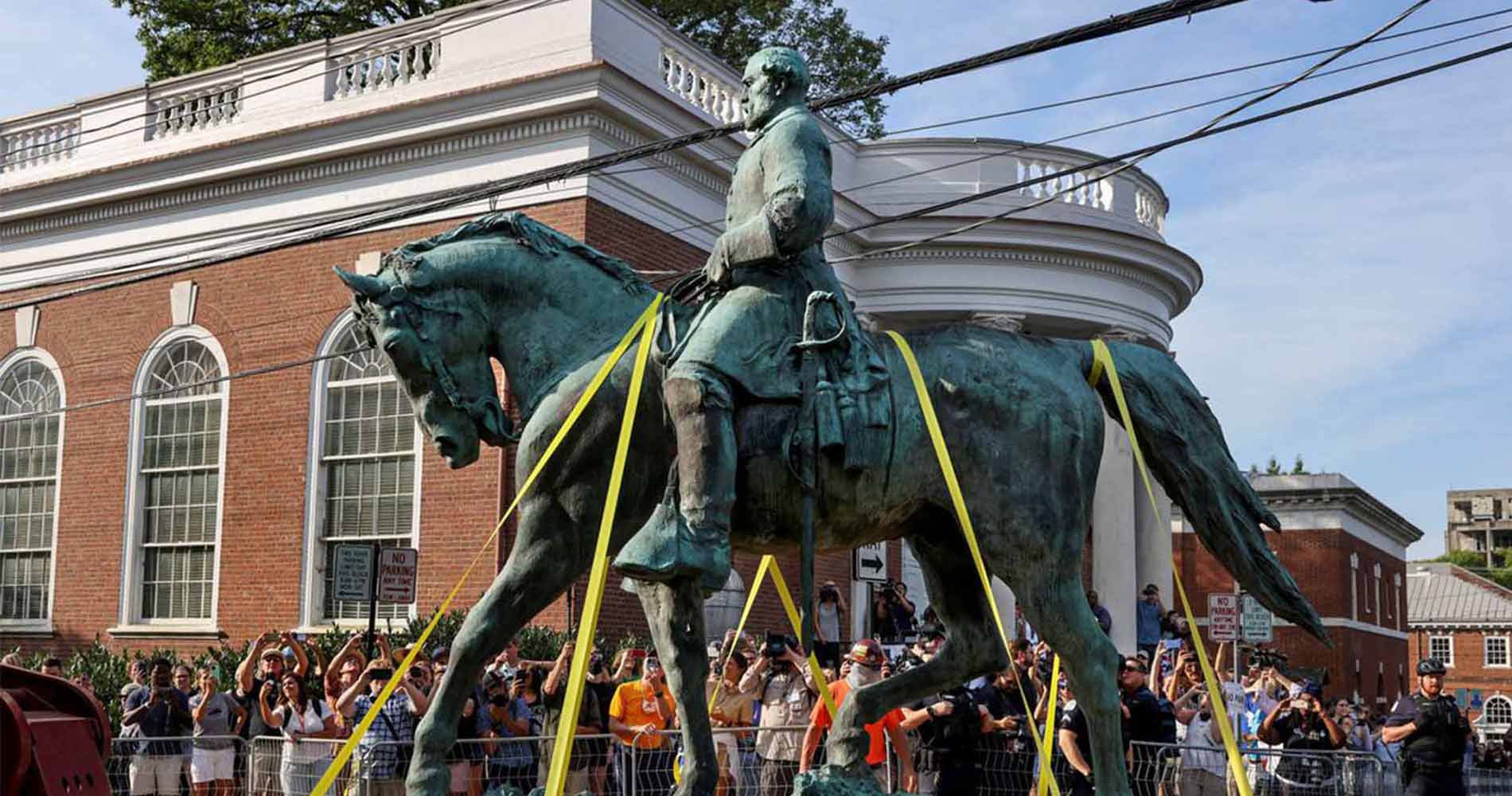 Charlottesville Removes Confederate Statues